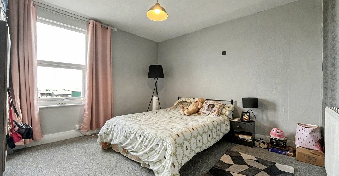 2 bedroom house for sale in Rainham | Robinson Michael & Jackson