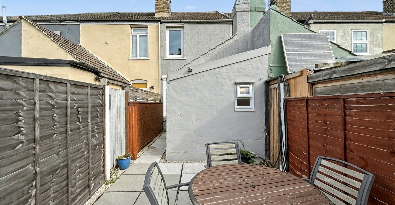 2 bedroom house for sale in Rainham | Robinson Michael & Jackson