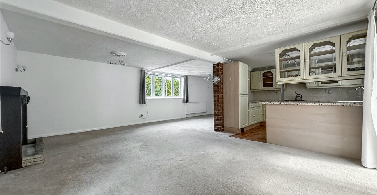 4 bedroom bungalow for sale in Rainham | Robinson Michael & Jackson