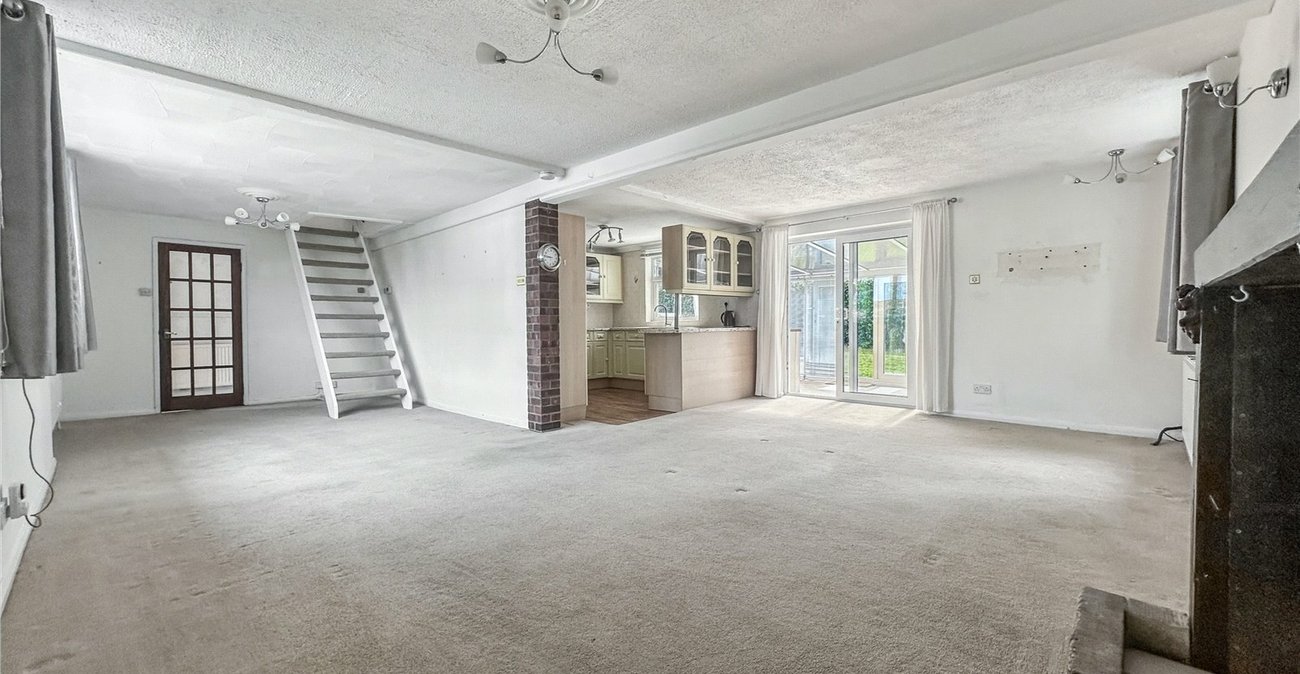 4 bedroom bungalow for sale in Rainham | Robinson Michael & Jackson