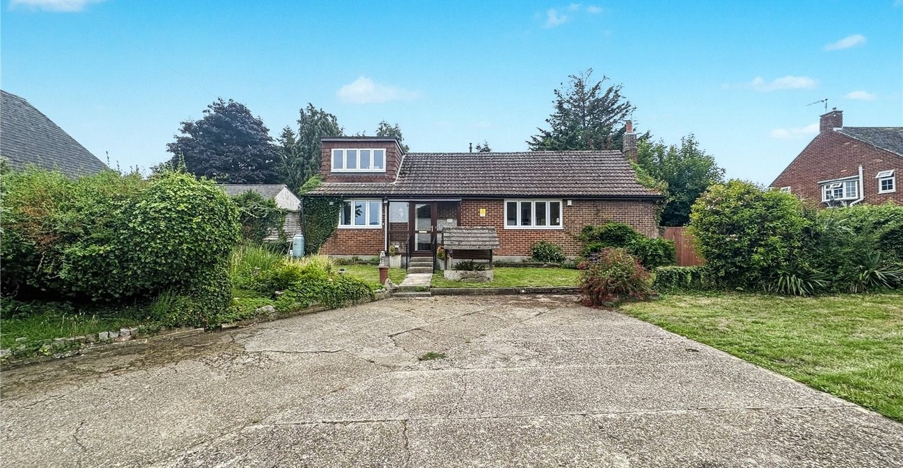 4 bedroom bungalow for sale in Rainham | Robinson Michael & Jackson