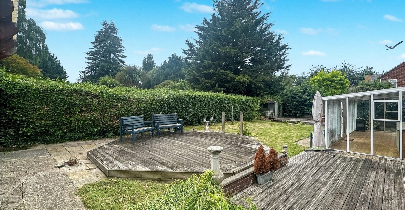 4 bedroom bungalow for sale in Rainham | Robinson Michael & Jackson