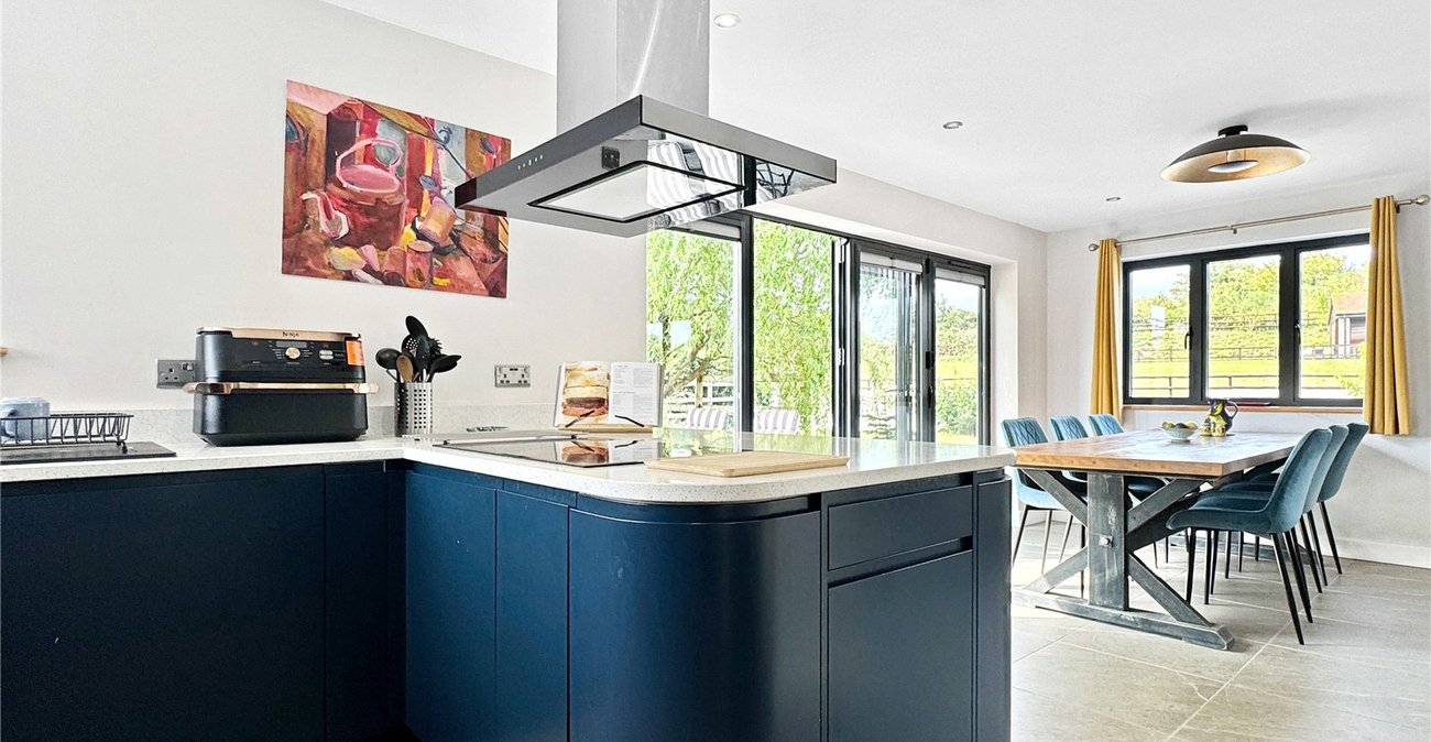 3 bedroom house for sale in Hextable | Robinson Jackson