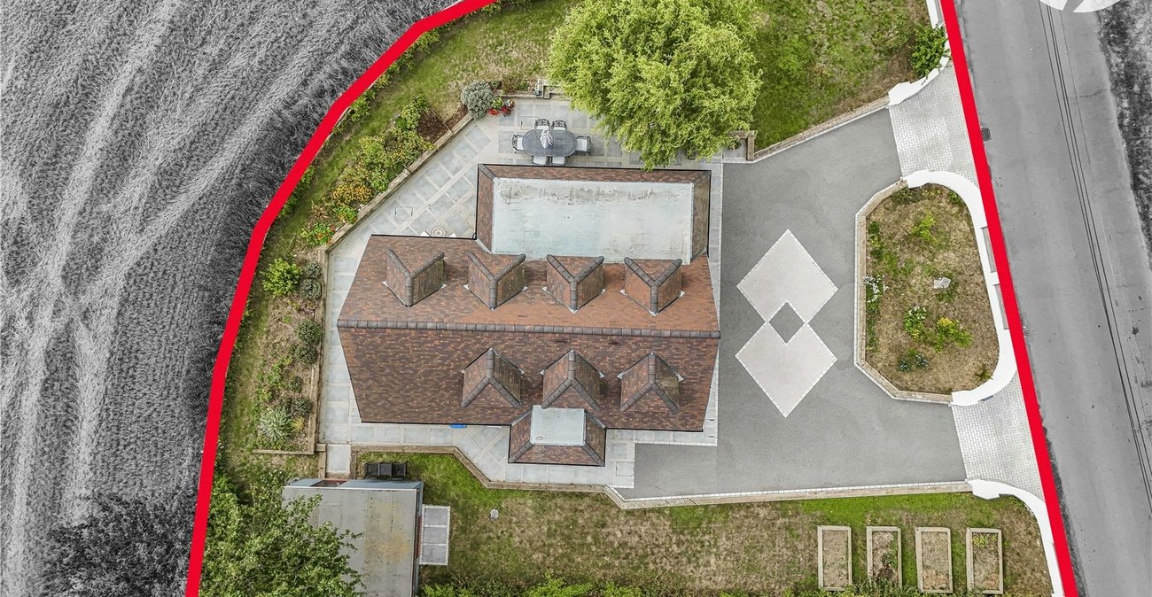 3 bedroom house for sale in Hextable | Robinson Jackson