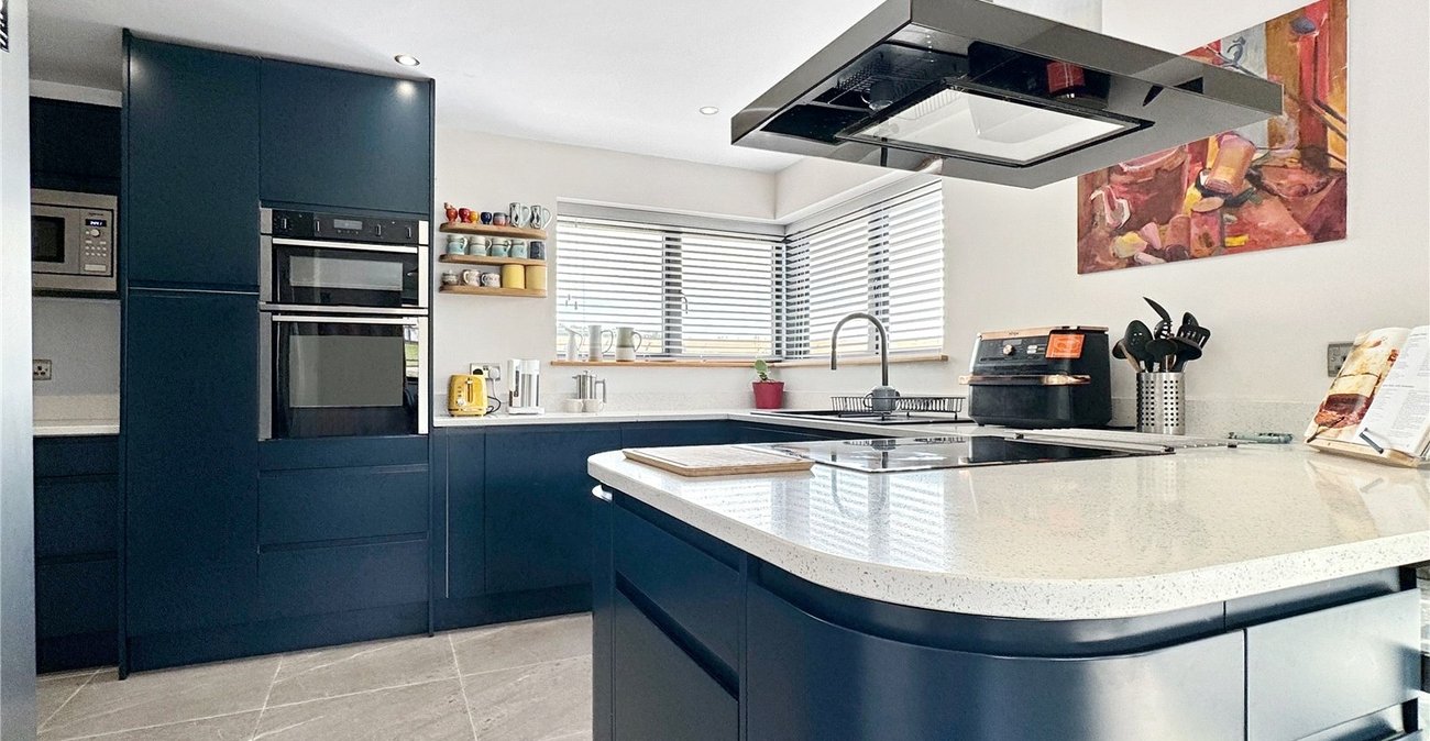 3 bedroom house for sale in Hextable | Robinson Jackson