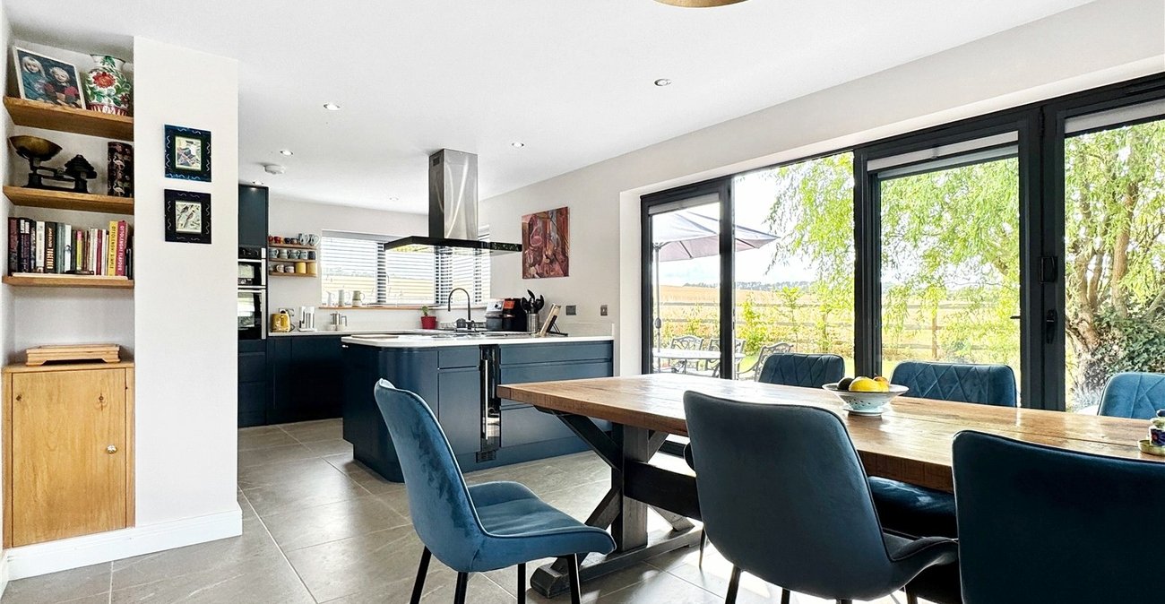 3 bedroom house for sale in Hextable | Robinson Jackson