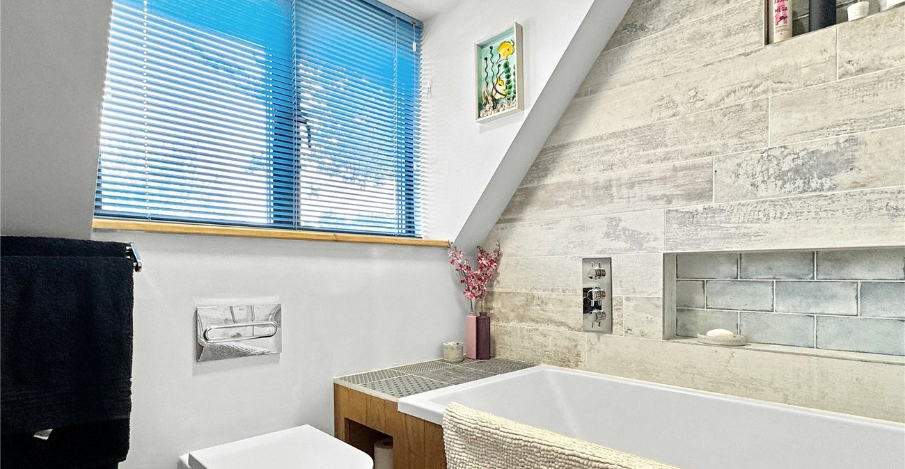 3 bedroom house for sale in Hextable | Robinson Jackson