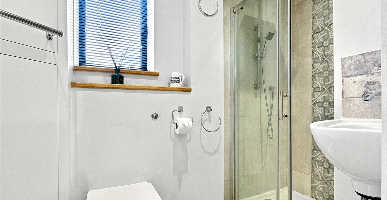 3 bedroom house for sale in Hextable | Robinson Jackson