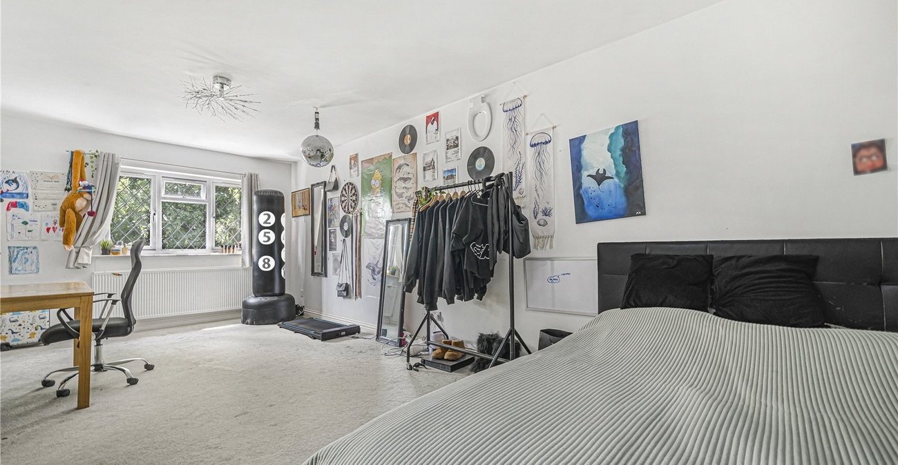 5 bedroom house for sale in Hextable | Robinson Jackson