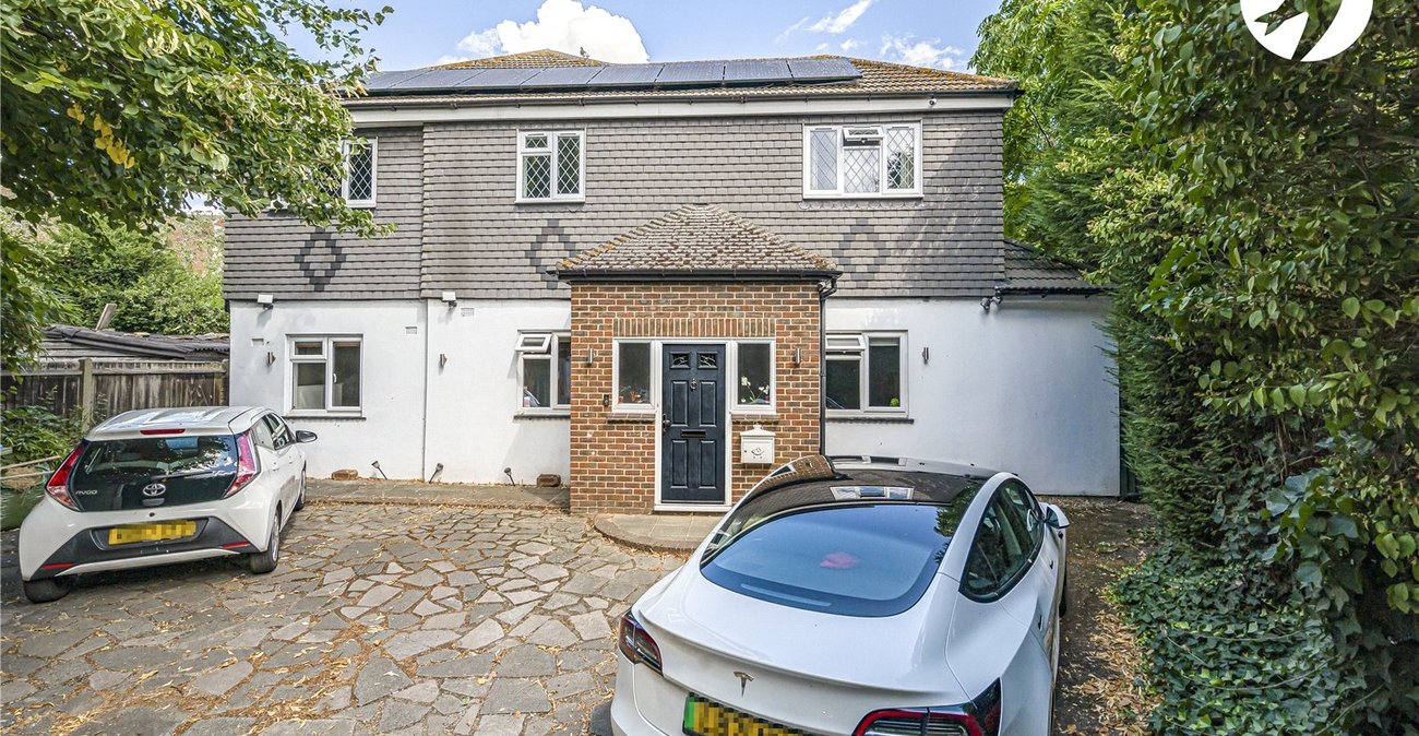 5 bedroom house for sale in Hextable | Robinson Jackson