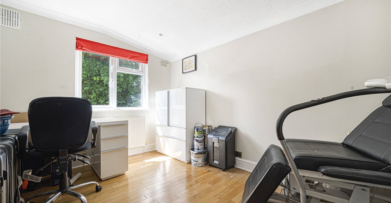 5 bedroom house for sale in Hextable | Robinson Jackson