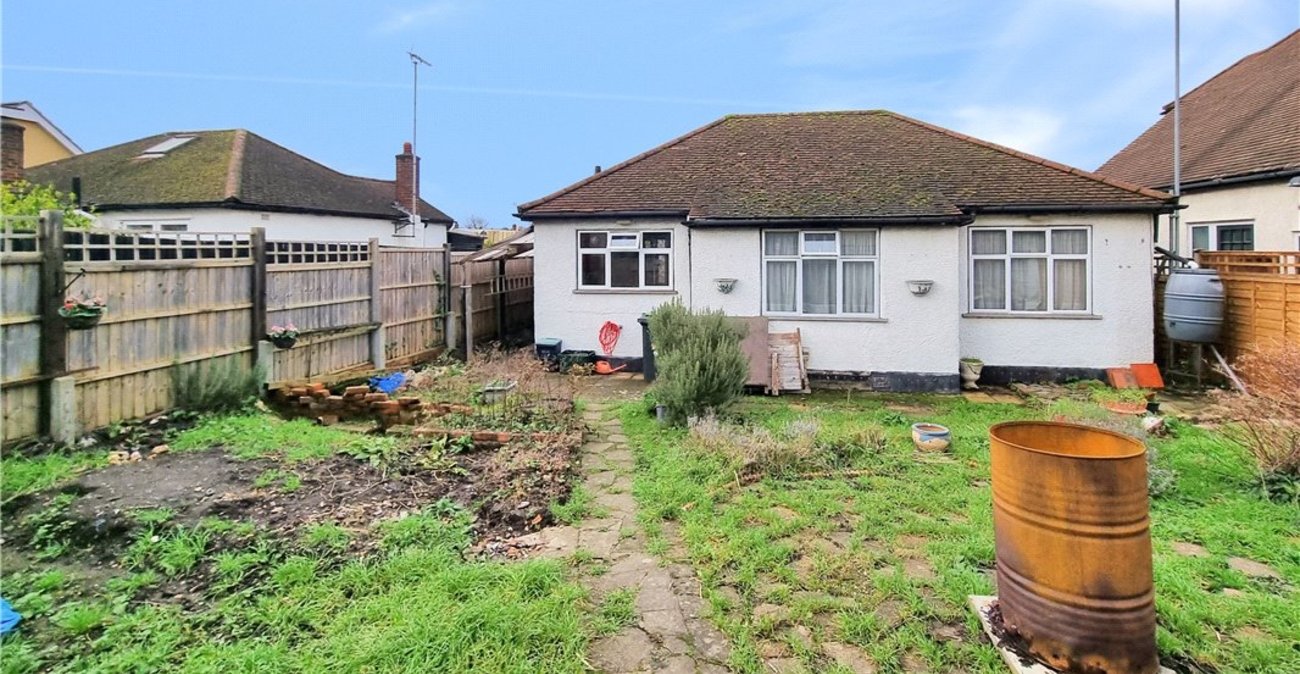 2 bedroom bungalow for sale in Orpington | Robinson Jackson