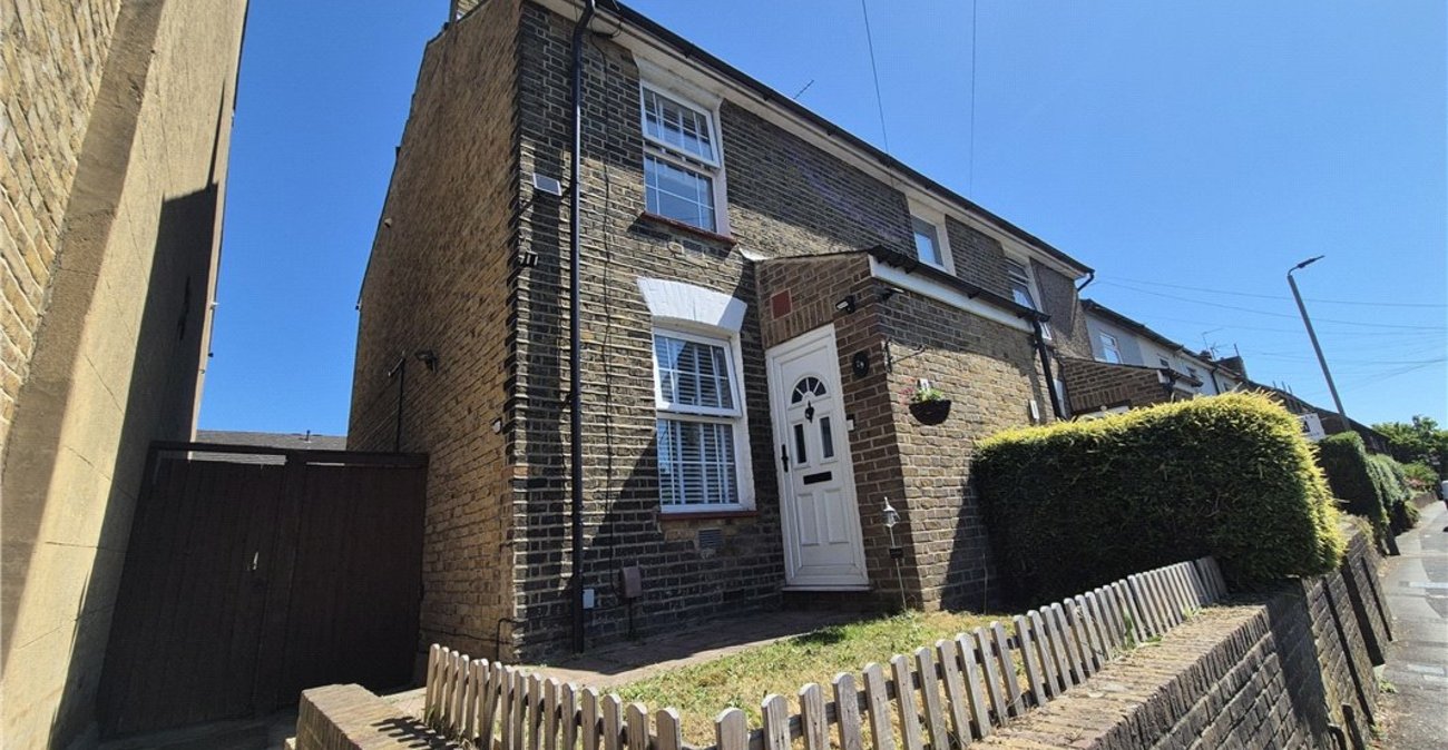 2 bedroom house for sale in Orpington | Robinson Jackson