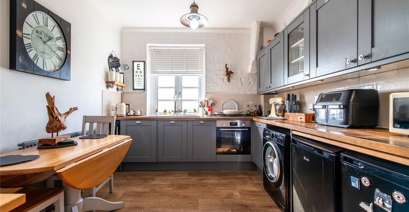 2 bedroom property for sale in Teynham | Robinson Michael & Jackson