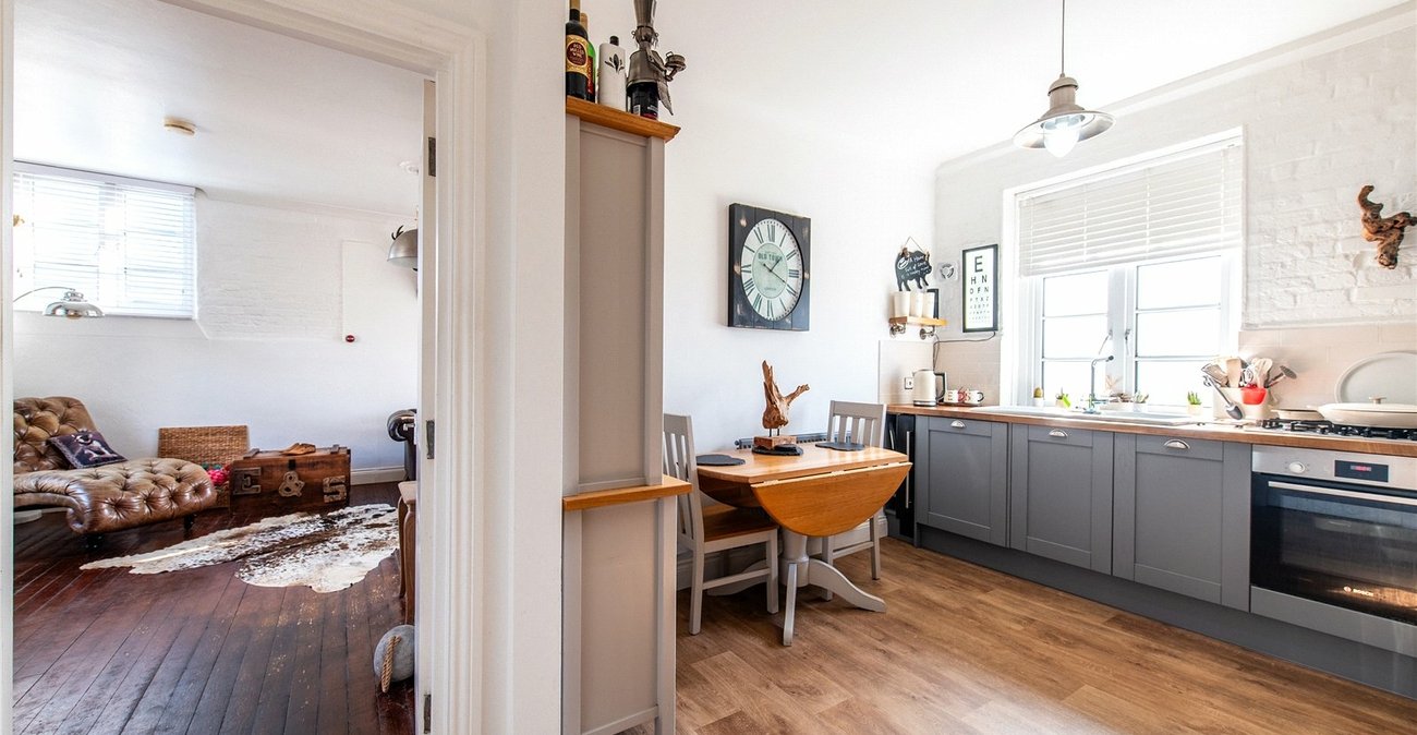 2 bedroom property for sale in Teynham | Robinson Michael & Jackson