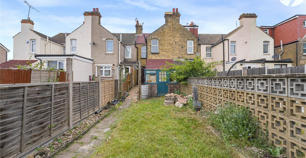 2 bedroom house for sale in Dartford | Robinson Jackson