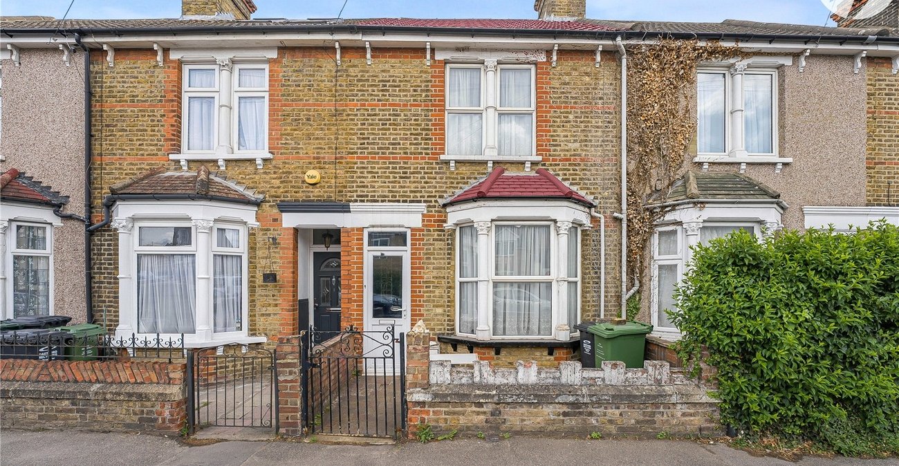 2 bedroom house for sale in Dartford | Robinson Jackson