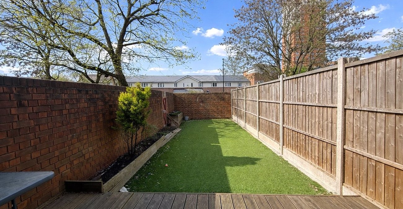 3 bedroom property for sale in London | Robinson Jackson