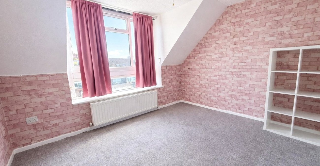 3 bedroom property for sale in London | Robinson Jackson