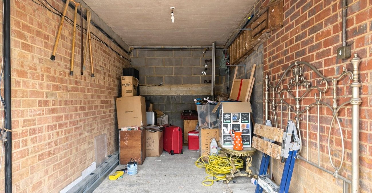 3 bedroom property for sale in London | Robinson Jackson