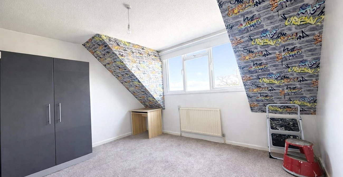 3 bedroom property for sale in London | Robinson Jackson