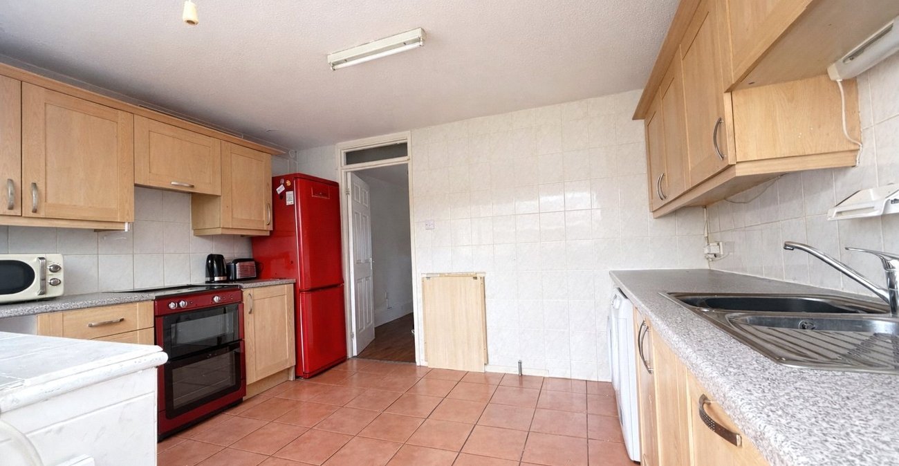3 bedroom property for sale in London | Robinson Jackson