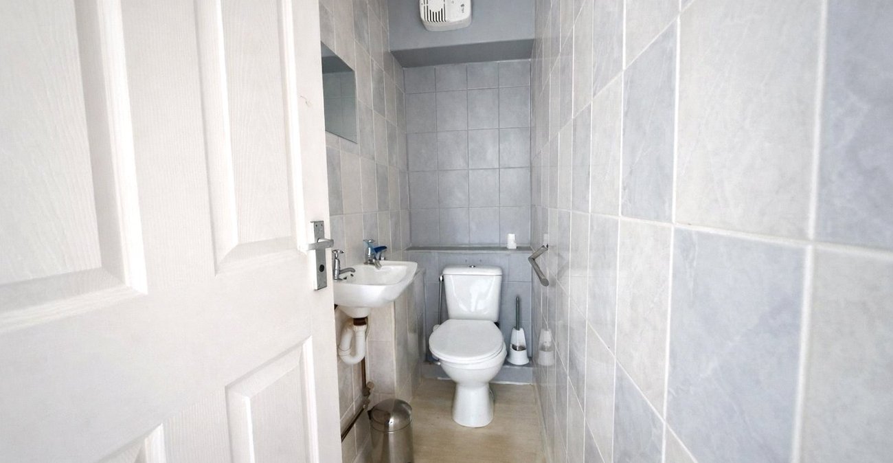 3 bedroom property for sale in London | Robinson Jackson