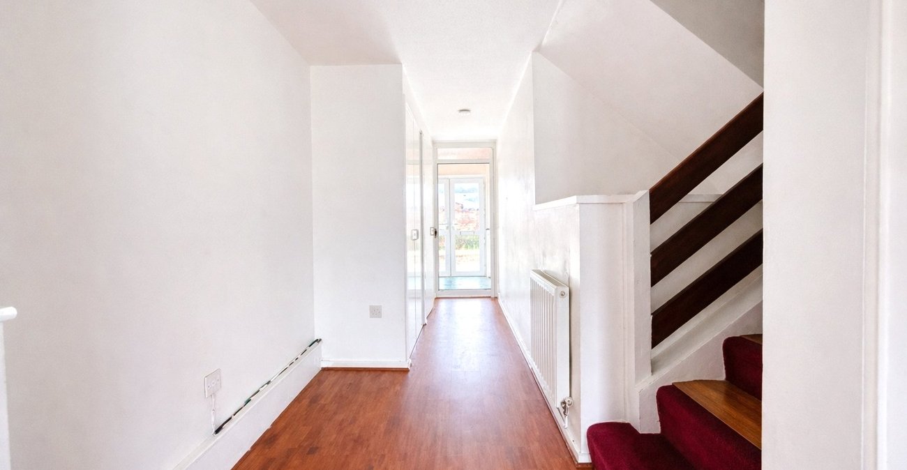 3 bedroom property for sale in London | Robinson Jackson