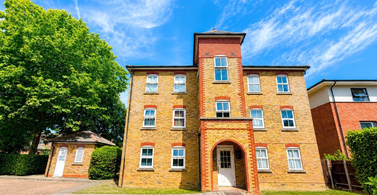 2 bedroom property for sale in Hither Green | Robinson Jackson