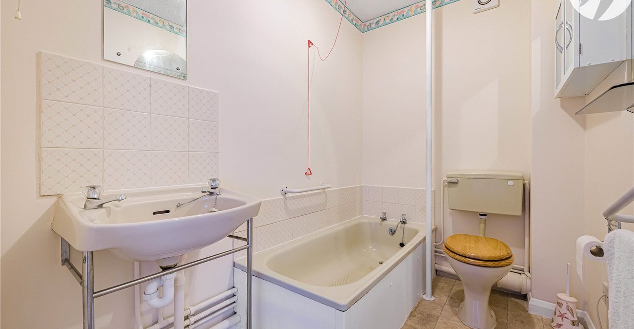 2 bedroom property for sale in Dartford | Robinson Jackson