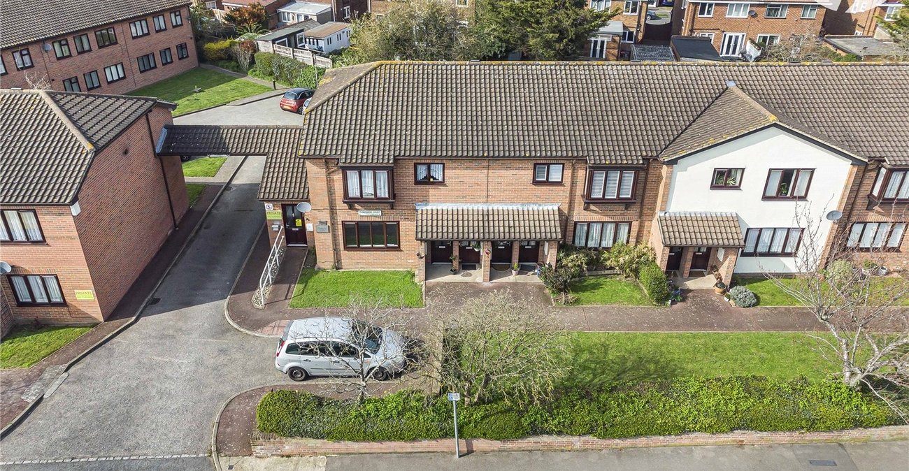 2 bedroom property for sale in Dartford | Robinson Jackson