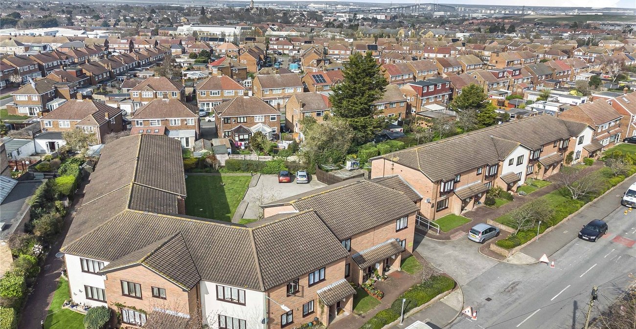 2 bedroom property for sale in Dartford | Robinson Jackson