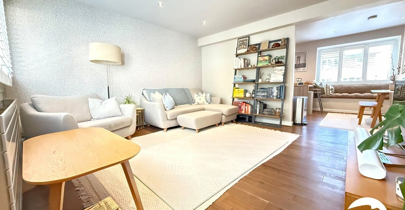 2 bedroom property for sale in London | Robinson Jackson