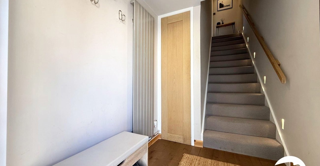 2 bedroom property for sale in London | Robinson Jackson