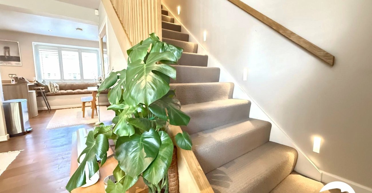 2 bedroom property for sale in London | Robinson Jackson