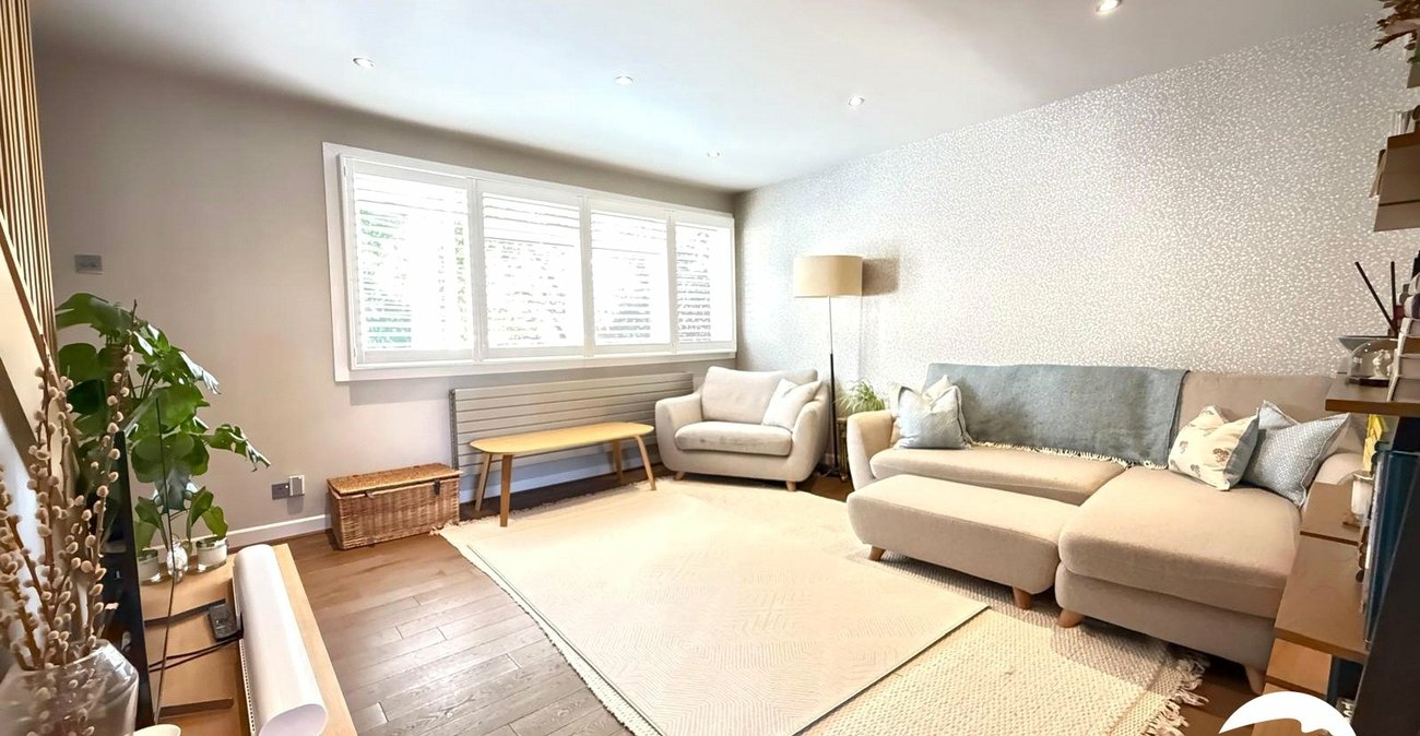 2 bedroom property for sale in London | Robinson Jackson