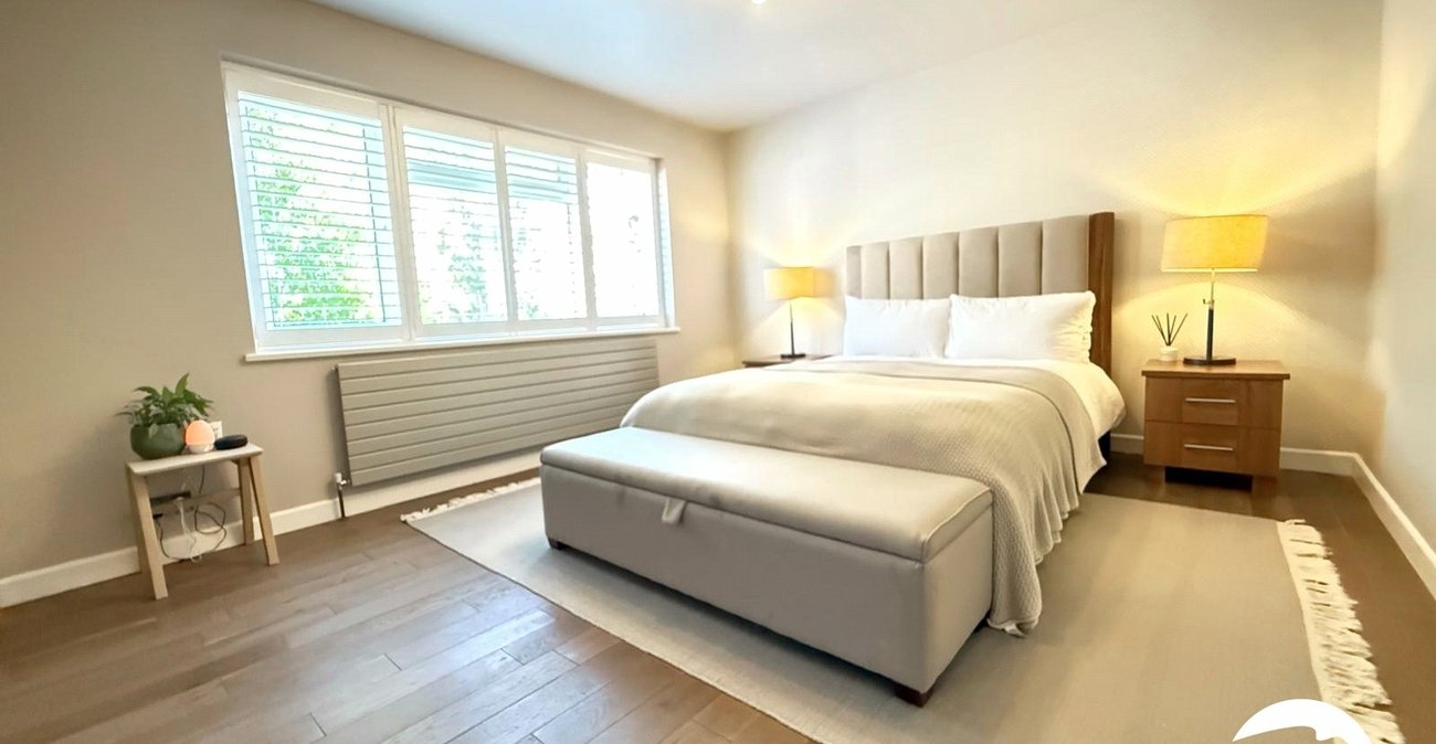 2 bedroom property for sale in London | Robinson Jackson