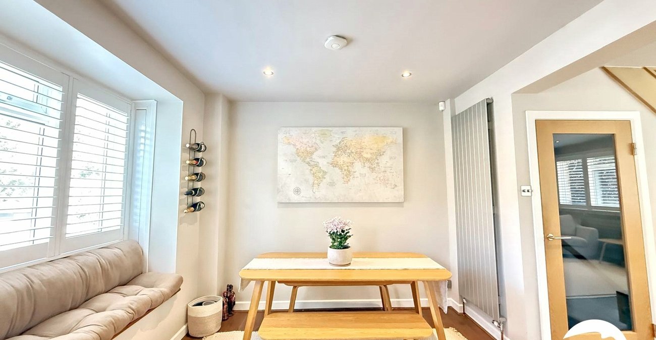 2 bedroom property for sale in London | Robinson Jackson