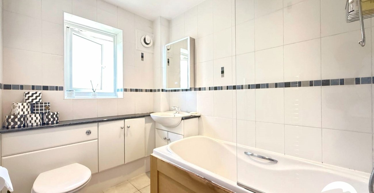 2 bedroom property for sale in London | Robinson Jackson