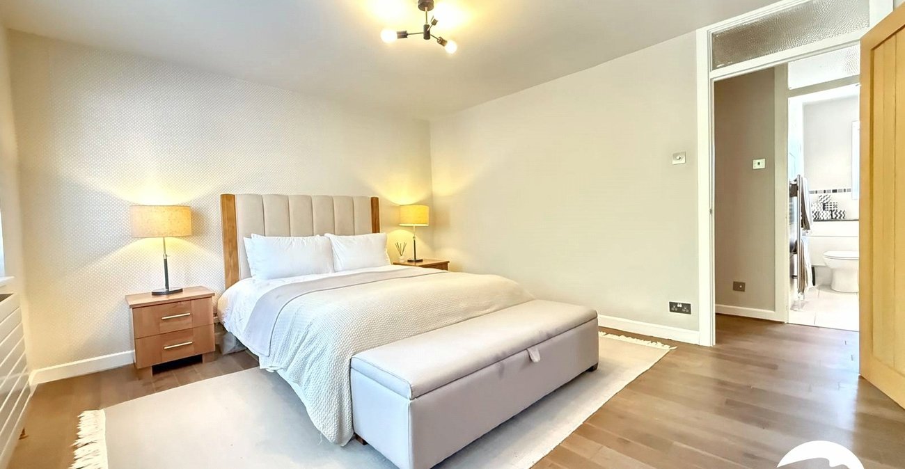 2 bedroom property for sale in London | Robinson Jackson
