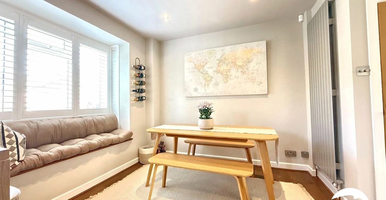 2 bedroom property for sale in London | Robinson Jackson