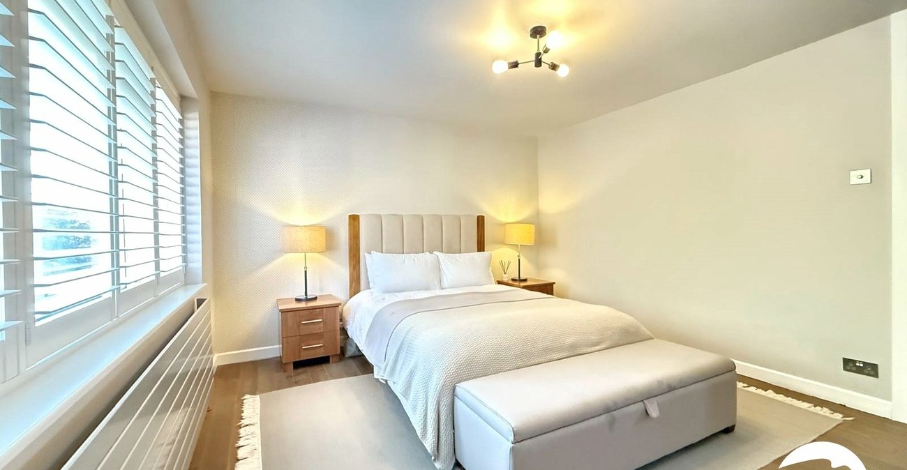 2 bedroom property for sale in London | Robinson Jackson