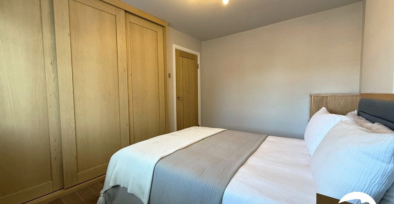 2 bedroom property for sale in London | Robinson Jackson