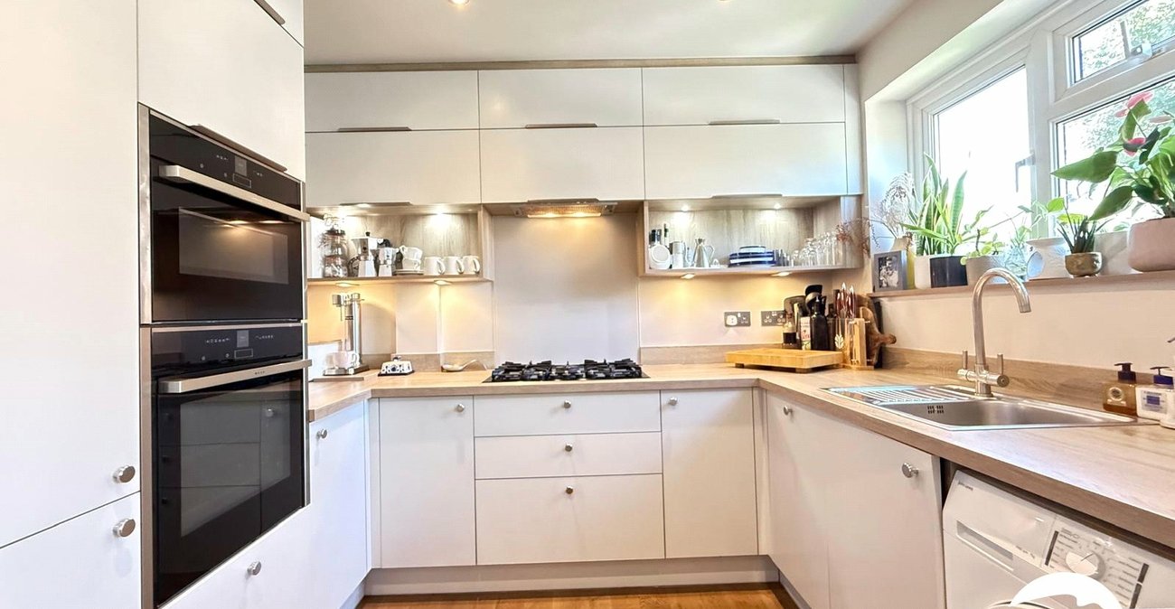 2 bedroom property for sale in London | Robinson Jackson