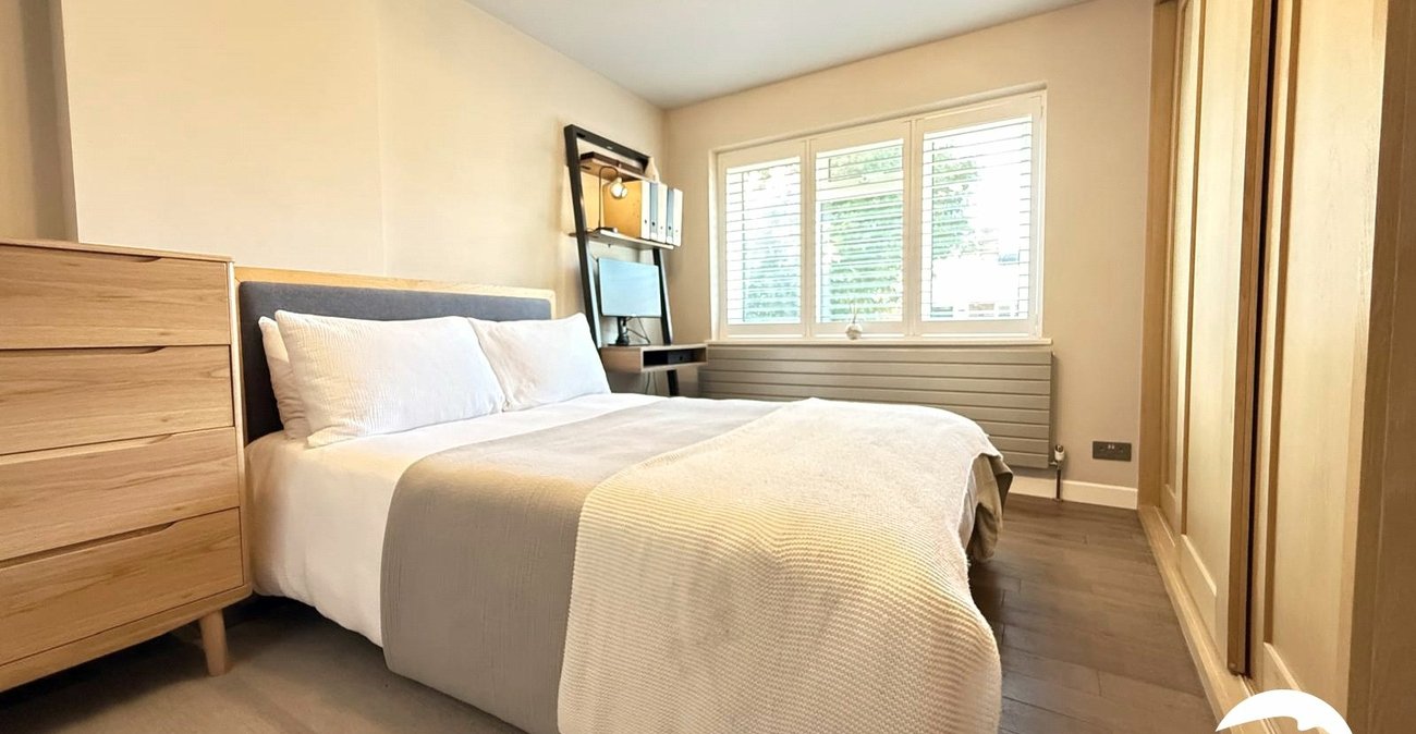 2 bedroom property for sale in London | Robinson Jackson