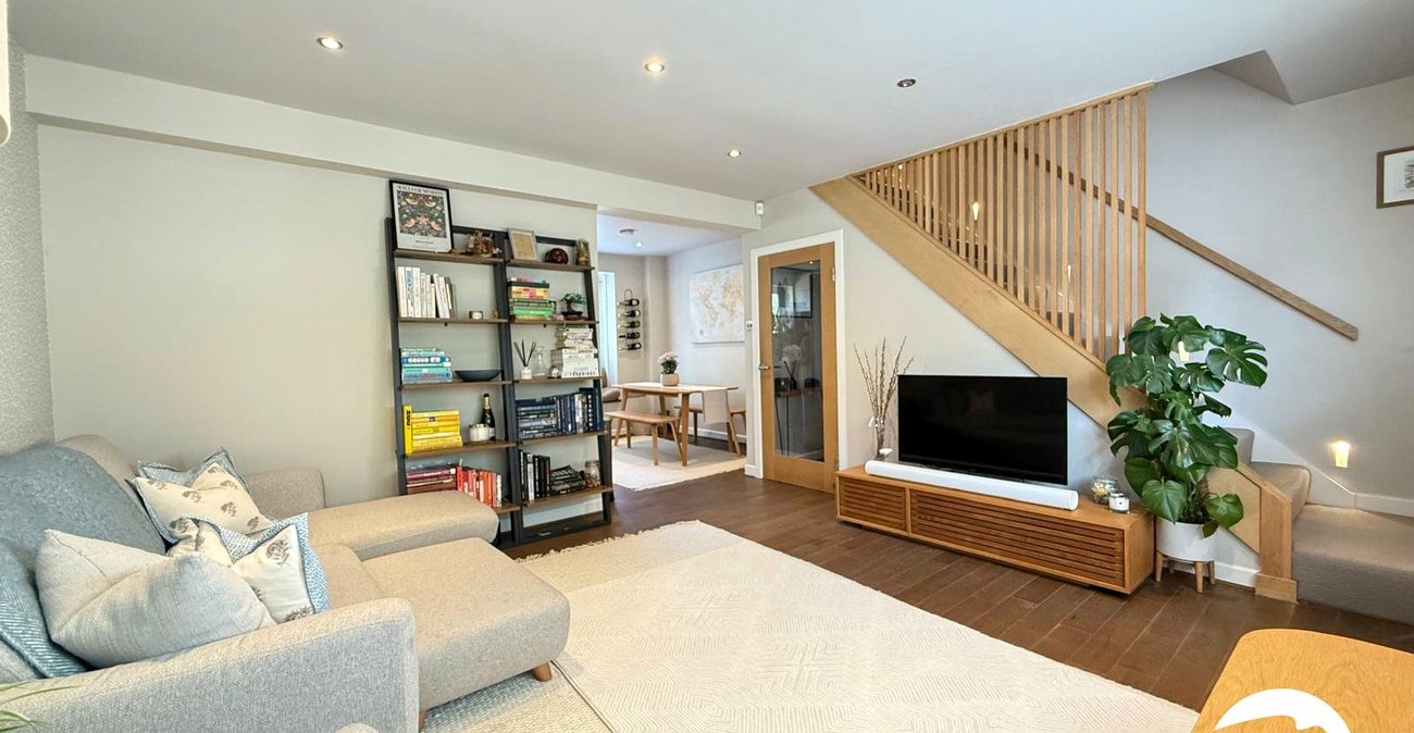 2 bedroom property for sale in London | Robinson Jackson