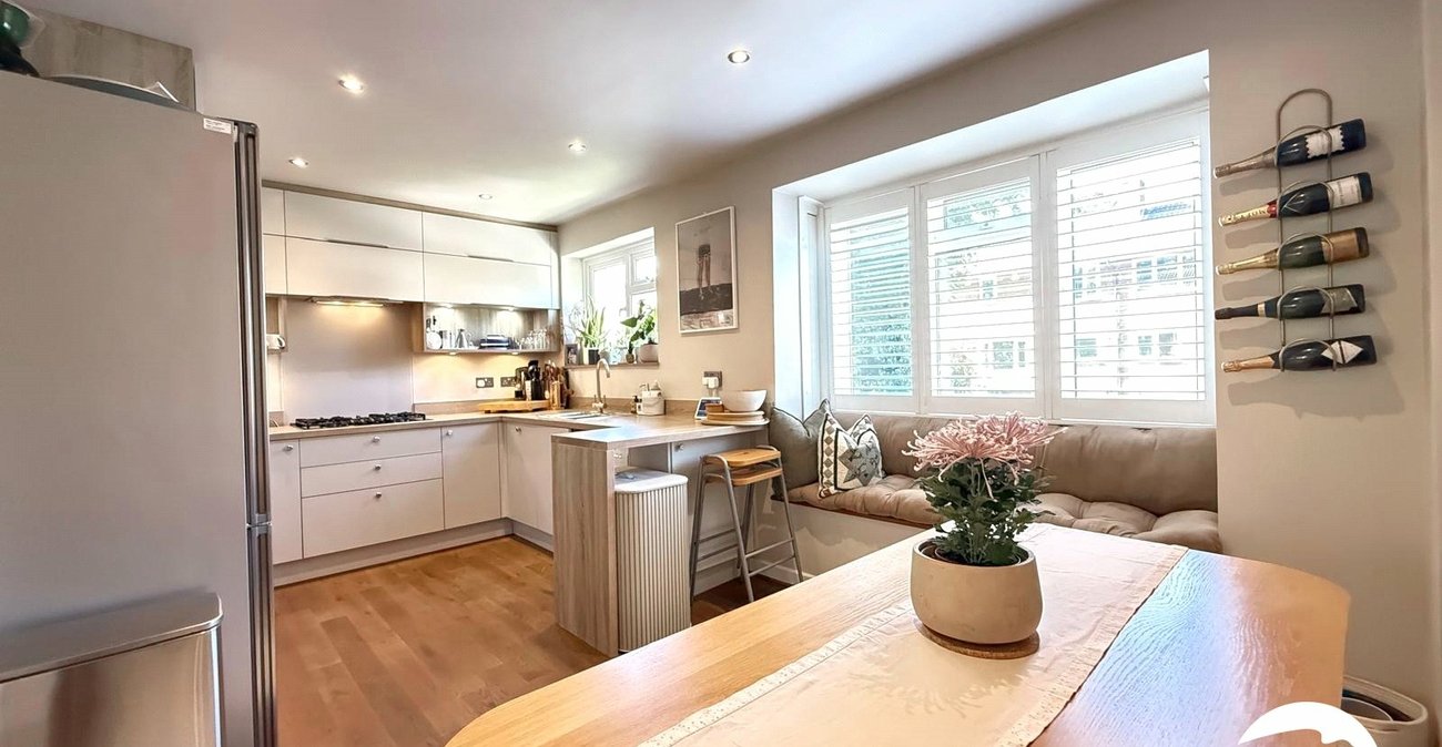 2 bedroom property for sale in London | Robinson Jackson