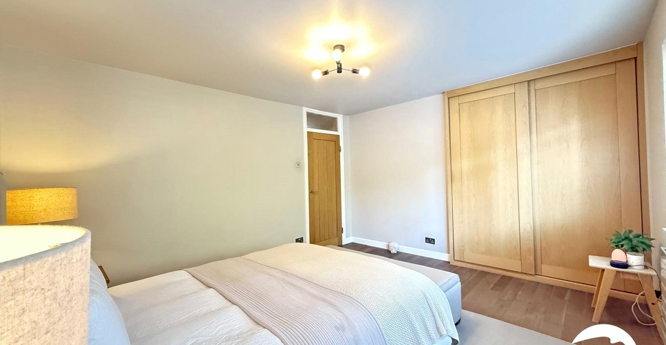 2 bedroom property for sale in London | Robinson Jackson