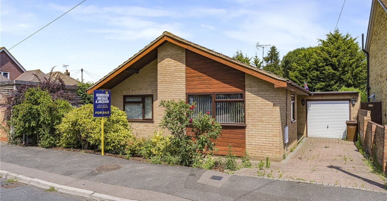 3 bedroom bungalow for sale in Gillingham | Robinson Michael & Jackson