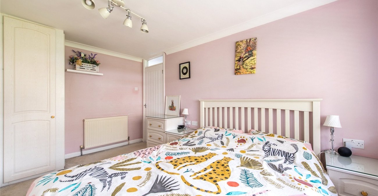 3 bedroom house for sale in Istead Rise | Robinson Michael & Jackson